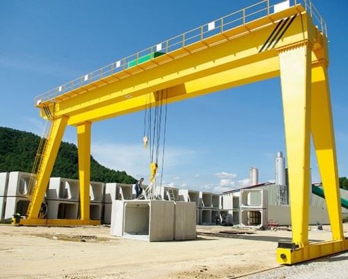 50-тонный контейнерный двухбалочный козловой кран